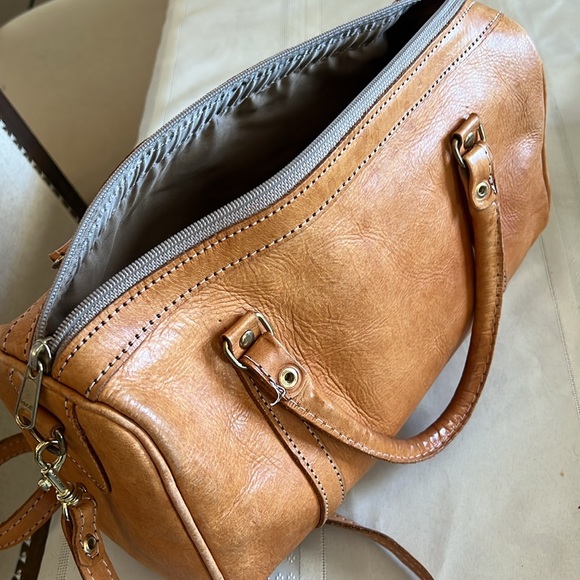 Beautiful tan leather satchel - Picture 3 of 5